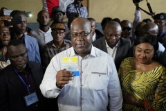FT-AP_Opposition_presidential_candidate_Felix_Tshisekedi_casts_his_ballot_in_Kinshasa